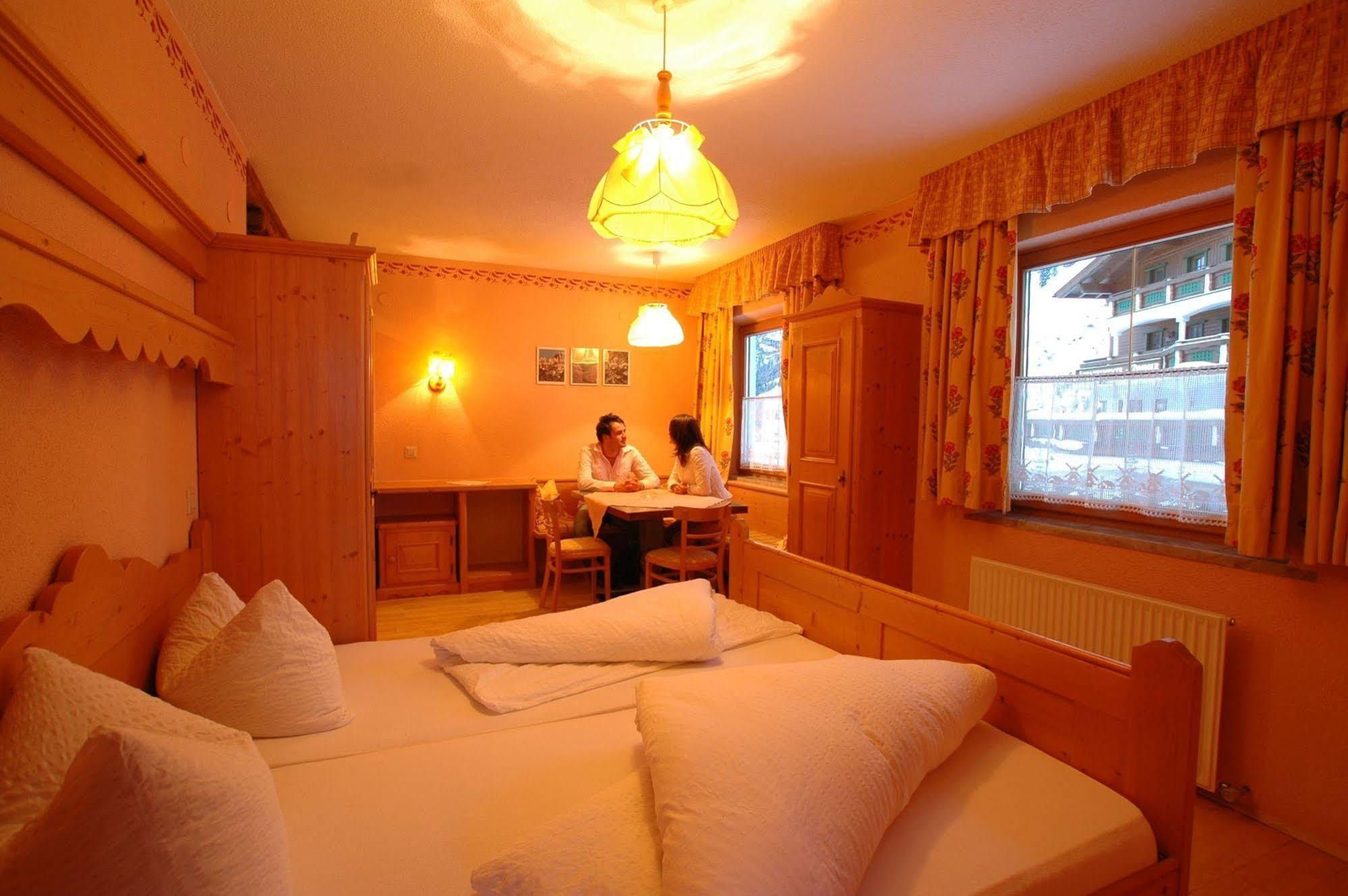 Landhaus Edelweiss Hotel Sankt Leonhard im Pitztal Kültér fotó